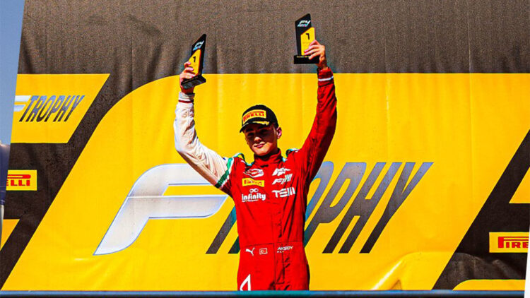 Alp Aksoy Formula Trophy'de şampiyon oldu