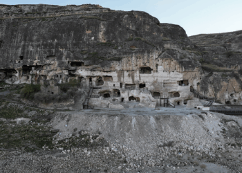 Tarihi Hasankeyf’teki 5 bin yıllık mağaralardan 10’u turizme açılıyor