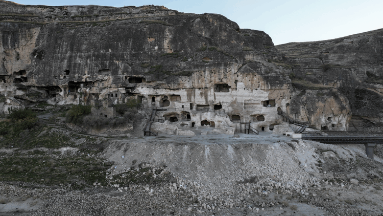 Tarihi Hasankeyf’teki 5 bin yıllık mağaralardan 10’u turizme açılıyor