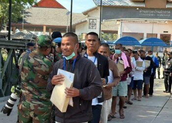 Tayland, 155 gündür alıkoyduğu 18 Kamboçyalı askeri iade etti