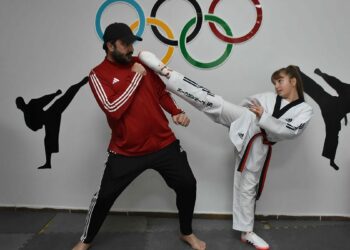 Tekvando milli takım antrenörü baba, kızını şampiyonluğa hazırlıyor