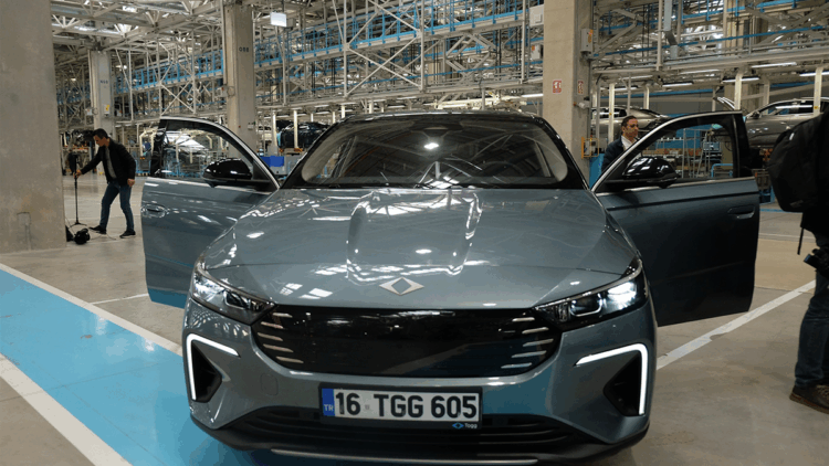 Togg'un yeni modeli T10F üretim hattında görüntülendi