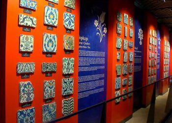 Topkapı Sarayı'ndaki 'Mabeyn Yolu Çini Sanat Galerisi' ziyarete açıldı