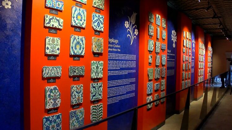 Topkapı Sarayı'ndaki 'Mabeyn Yolu Çini Sanat Galerisi' ziyarete açıldı