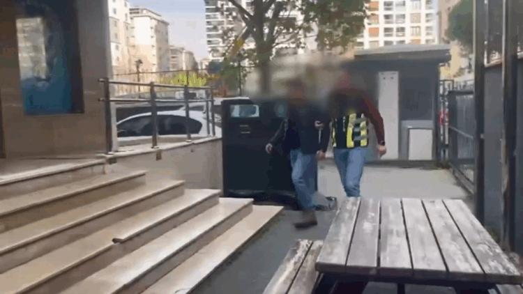 Trafikte tartıştığı kadın sürücünün aracına saldıran şüpheli yakalandı