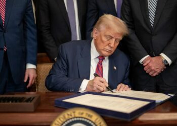 Trump, 901 milyar dolarlık savunma bütçesini imzaladı