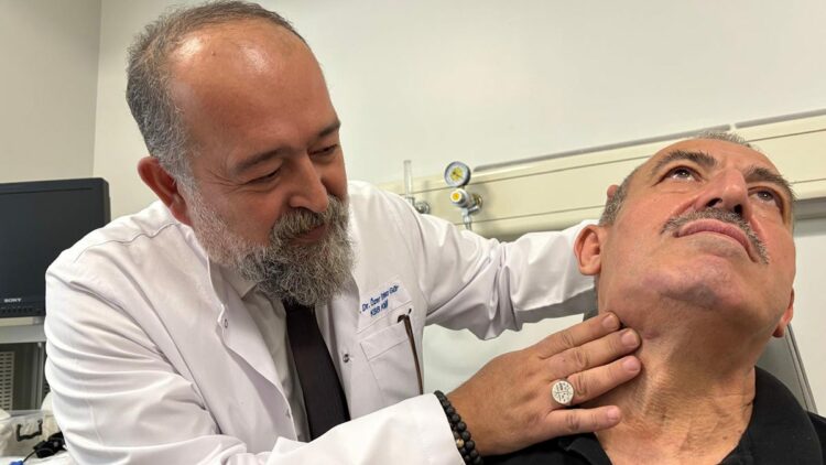 Tükürük bezinden, en büyüğü 2 santim olan 5 taş çıkarıldı