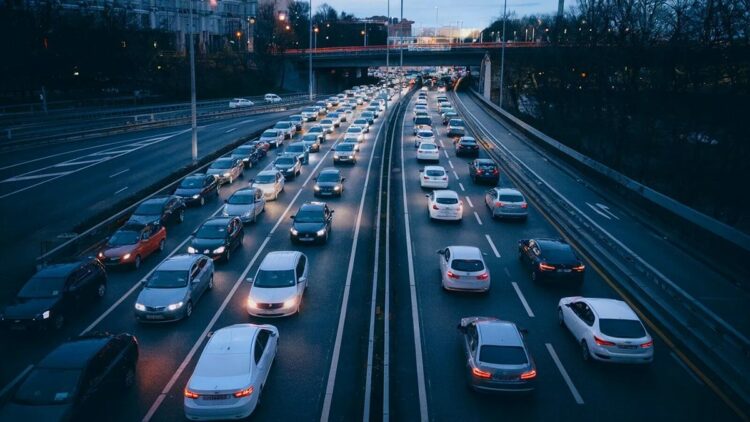 Türkiye'deki taşıtlar dünyayı 9,5 milyon kez dolaşacak kilometre yaptı