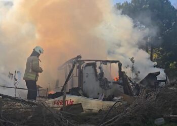 Tuzla'da gecekonduda çıkan yangın söndürüldü