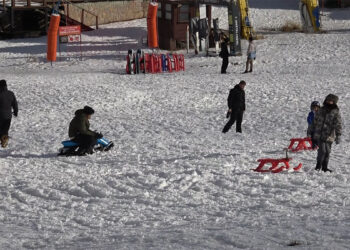 Uludağ'daki kayak pistleri yürüyüş ve kızak alanına dönüştü