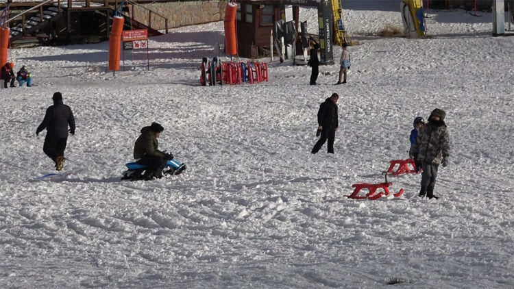 Uludağ'daki kayak pistleri yürüyüş ve kızak alanına dönüştü
