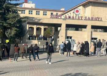 Uyuşturucu test sonuçlarını para karşılığı değiştiren 19 şüpheli tutuklandı