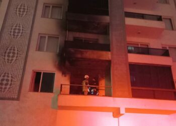 Uzaklaştırma kararı sonrası evini ateşe verdi