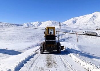Van'da kardan kapanan 90 yerleşim yeri yolundan 55'i açıldı