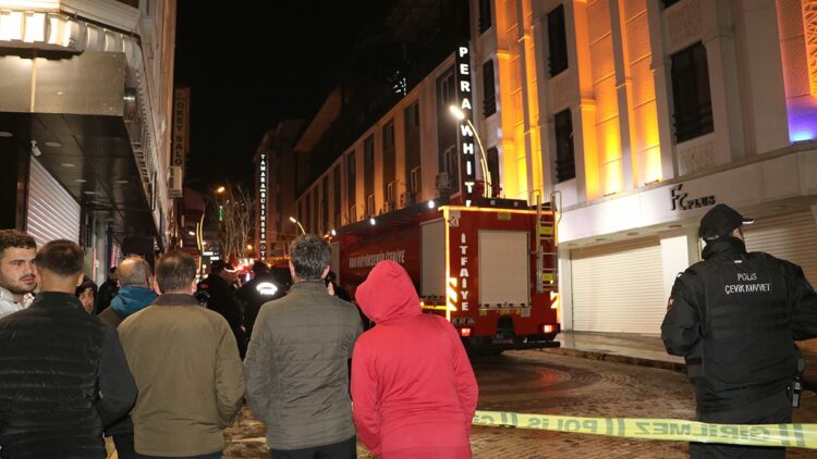 Van'da otelin restoran kısmında yangın paniği