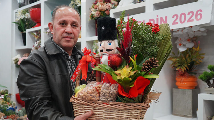 Yılbaşı sepetleri 3 bin liradan, canlı çamlar 1200 liradan alıcı buluyor