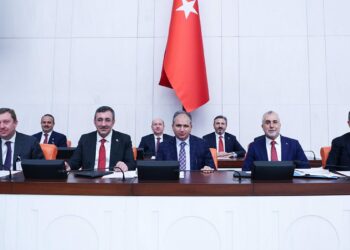 Yeni, sivil bir anayasayı savunuyoruz