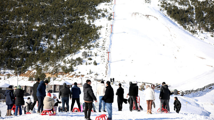 Zigana Dağı'nda kar sevinci