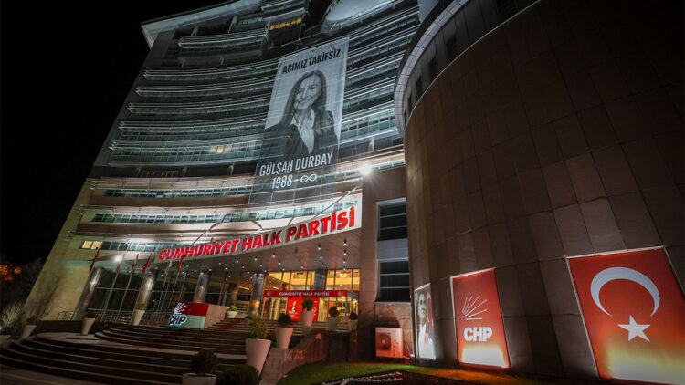 CHP Genel Merkezi'ne Gülşah Durbay'ın fotoğrafı asıldı