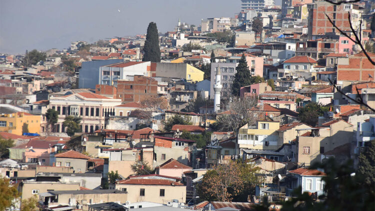 Türkiye İstatistik Kurumu (TÜİK), Türkiye genelinde konut satışlarının kasım ayında bir önceki yılın aynı ayına göre yüzde 7,8 oranında azalarak 141 bin 100 olduğunu açıkladı.