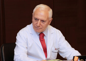 Prof. Dr. Mehmet Haberal'ın ödülleri vitrine sığmıyor