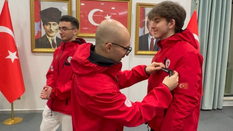 10'uncu Antarktika bilim seferi 17 kişilik ekiple yola çıktı