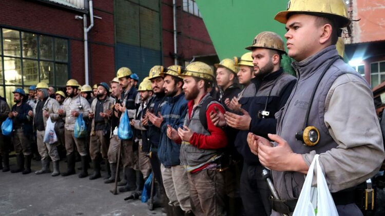 13 yıl önce metan gazı püskürmesiyle ölen 8 madenci anıldı