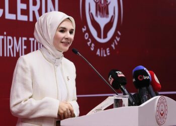 15 yaş altına sosyal medya yasağı düzenlemesi ay sonunda Meclis'te