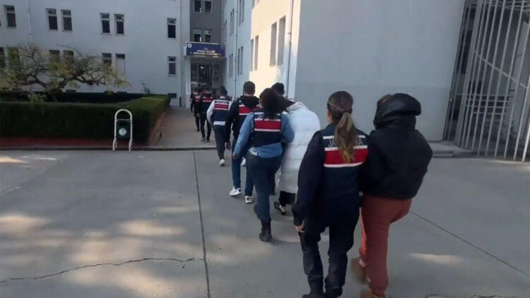 17 il merkezli siber dolandırıcılık operasyonlarında 118 şüpheli yakalandı