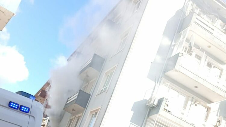 4 katlı binada çıkan yangında yatalak hasta ile kedisi öldü