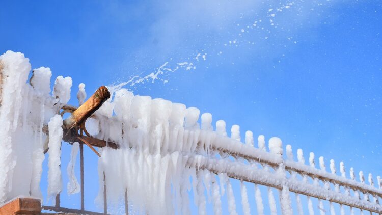 45 derecelik suyun anlık buza dönüştüğü nokta; Altınkale