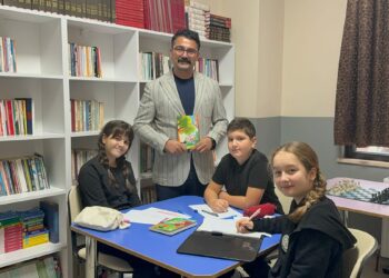 6 kitap yazan Türkçe öğretmeni, öğrencilerini de yazar yaptı