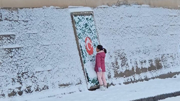 Zeynep bayrak sevgisiyle yürekleri ısıttı