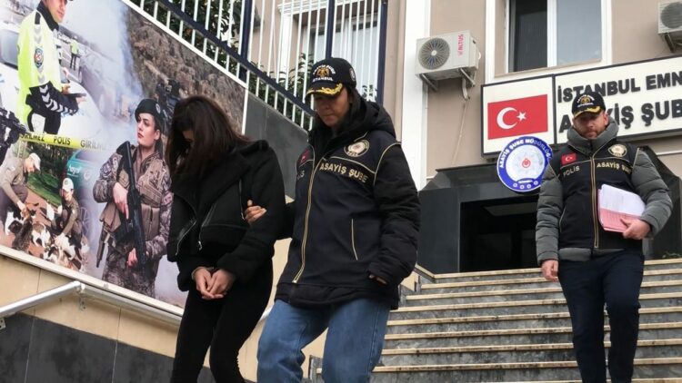 7 yaşındaki kızını kullanarak evlerden hırsızlık yapan kadın yakalandı