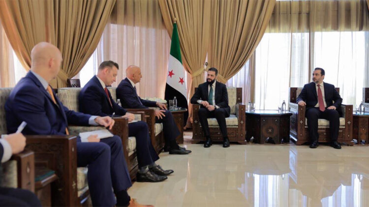 Donald Trump Suriye'ye ilerleme şansı vermek için yaptırımları kaldırdı