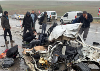 Adıyaman'da yolcu otobüsü ile otomobil çarpıştı; 3 ölü, 3 yaralı