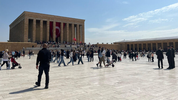 Anıtkabir'i 2025 yılında 8 milyonu aşkın kişi ziyaret etti