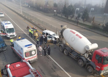 Ankara'da yoğun siste 2 kaza, 5 yaralı