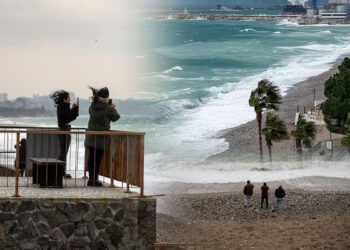 Antalya'da fırtına ve dev dalgalar oluştu