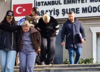 AVM'lerde kılık değiştirip turist gibi davranan hırsızlık şüphelisi 2 kişi yakalandı