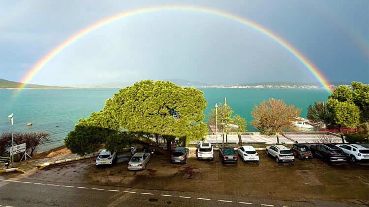 Ayvalık'ta sağanak ve fırtına sonrası gökkuşağı