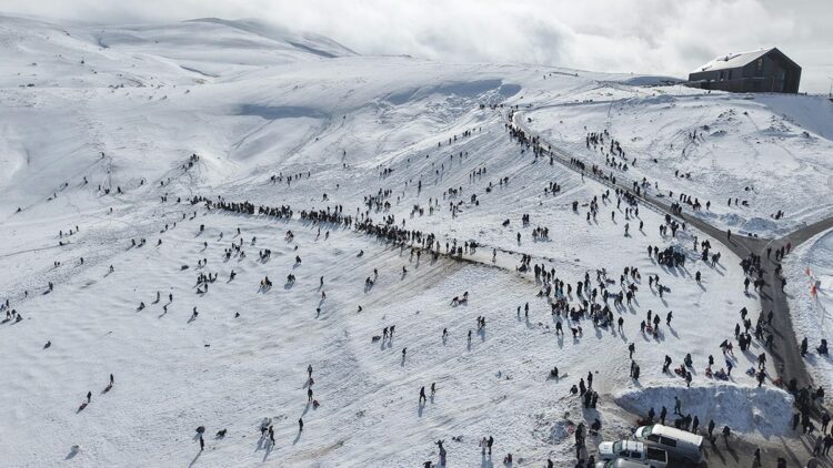 Aladağ Kayak Merkezi'nde sömestir yoğunluğu