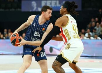 Anadolu Efes, Kızılyıldız'a 87-65 mağlup oldu