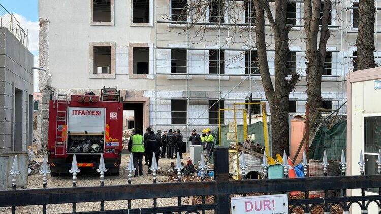 Ankara'da inşaat işçilerinin kaldığı 3 konteyner yandı