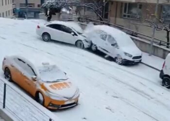 Ankara'nın yüksek kesimlerine kar yağdı