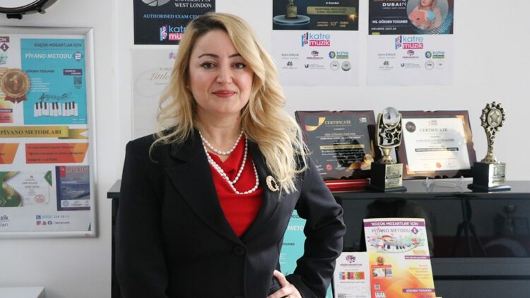 Annesi sayesinde başladığı piyanoda kendi metodolojisini geliştirdi