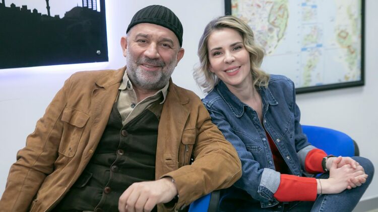 Arka Sokaklar'da mutlu aile saadeti