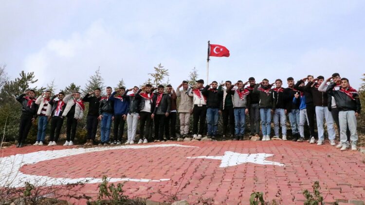 Asker adaylarının 'ilk bayrak nöbeti'