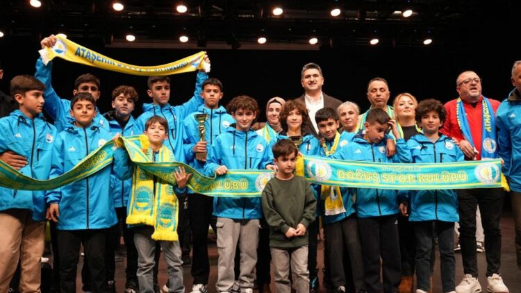 Ataşehir'de sporun ve sanatın önde gelen isimleri gençlerle buluştu