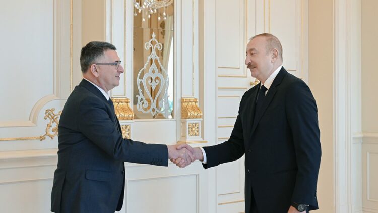 Azerbaycan Cumhurbaşkanı Aliyev, İsrail Dışişleri Bakanı Saar'ı kabul etti